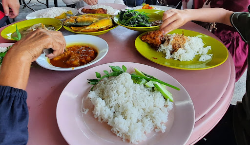 Warung Meja Bulat • Jalan Kuala Kedah