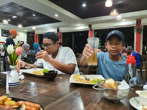 Bukit Restaurant & Cafe
