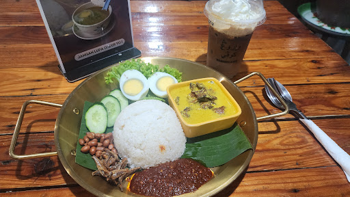 Kayo Cafe - Klasik Aesthetic Cafe Tampin