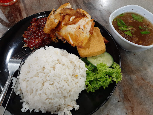 Restoran Gulai PANAS Mak Tok