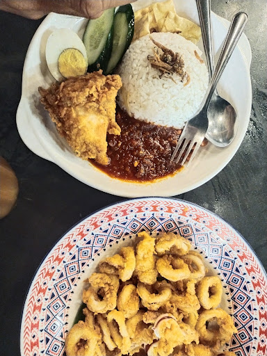 Nasi Lemak (WARUNG DALAM KAMPUNG)