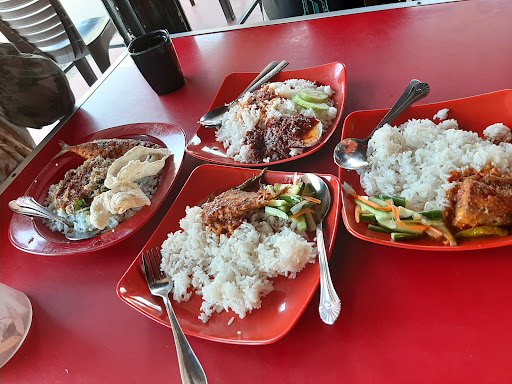 Kedai Yah Hj. Li Nasi Dagang