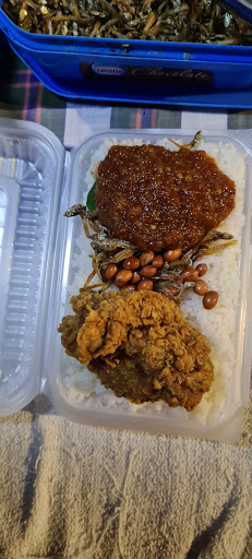Nasi Lemak Berlauk BretBret