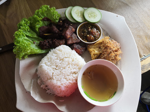 Warung Pecel Lele Kampung Melayu